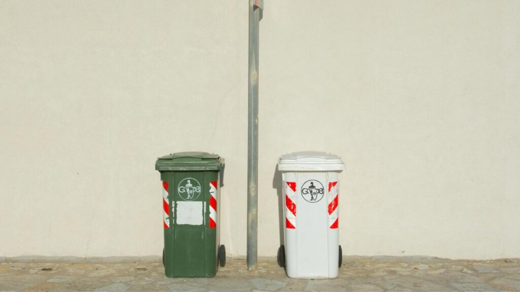 laboratory bin for hazardous waste disposal