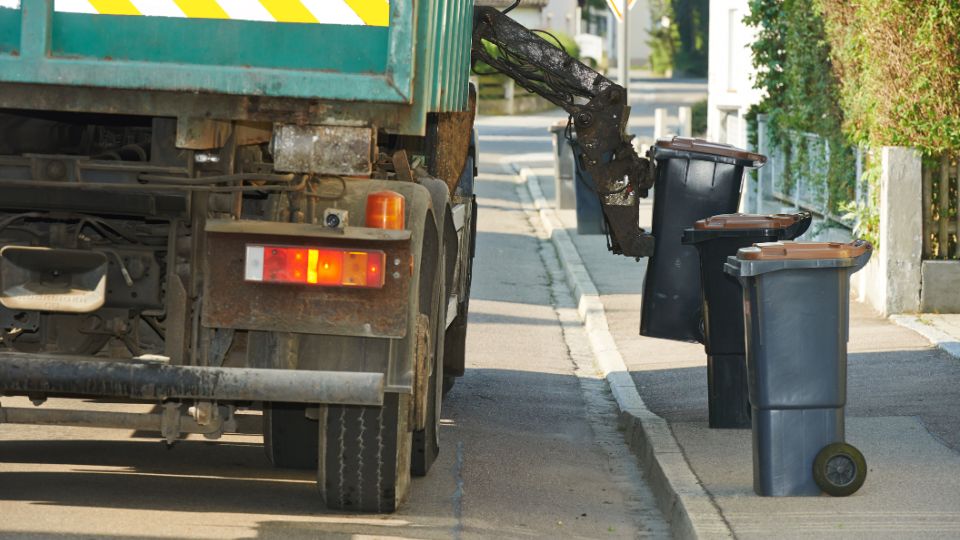 Bin lorry collecting waste.